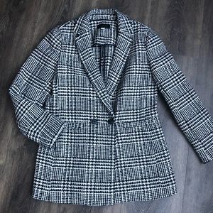 Beautiful wool black and white blazer.